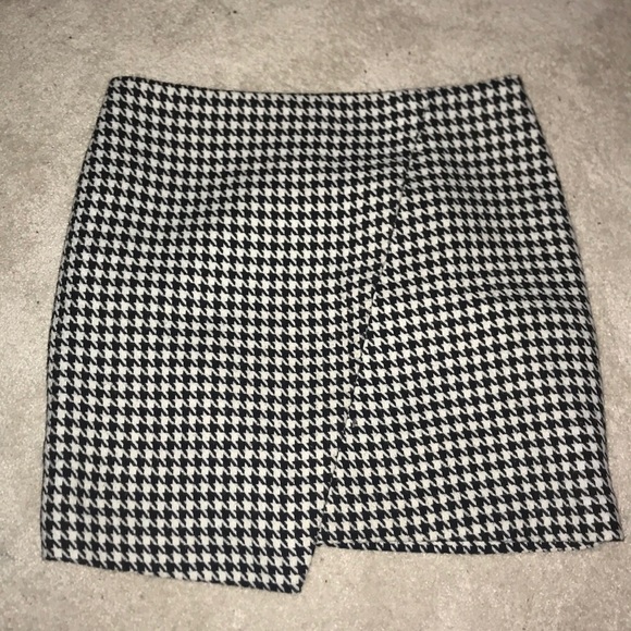 H&M Dresses & Skirts - Houndstooth H&m skirt